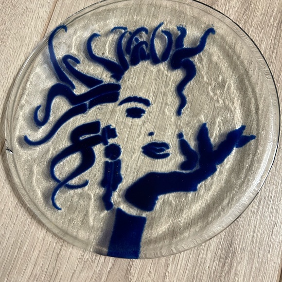 Clear 6 7/8” Round Art Glass Plate w/Blue Lady Design.  No chips/cracks. - Picture 4 of 6